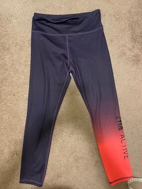 ZYIA  Size 8-10 Purple to Coral Ombre Leggings